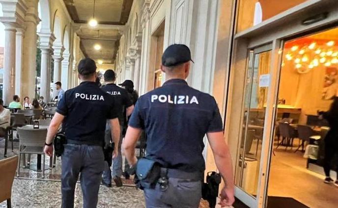 Novara: controlli della polizia nei bar del centro e nelle zone della movida