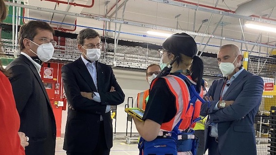  Il ministro Colao in visita alla sede Amazon di Novara