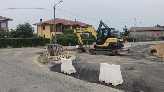 Prosegue la realizzazione della nuova rotonda a Castelletto di Momo
