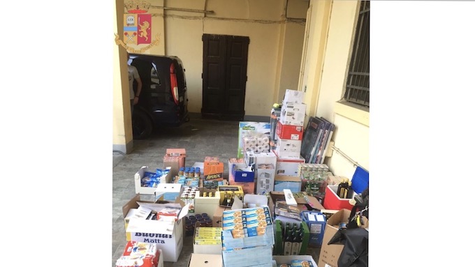 Furto in un deposito merci, un arresto