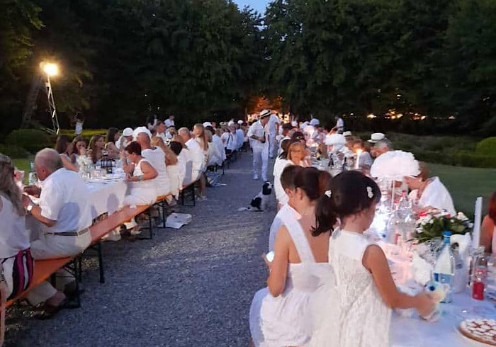 Trecate: successo per  “Villa Cicogna in bianco”