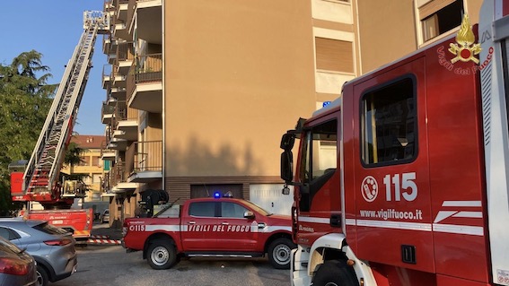 Novara, incendio in appartamento: intervento dei vigili del fuoco