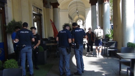 Novara, nuovi controlli della Polizia in città: sanzioni a due esercizi commerciali