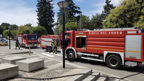 Oleggio, corto circuito a teatro: intervento dei vigili del fuoco