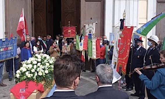 Oleggio ha dato l'ultimo saluto alla partigiana "Nini"