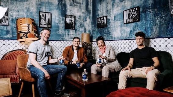 Novara, nasce il primo distilled gin al gorgonzola abbinato al ginepro della Val d'Ossola