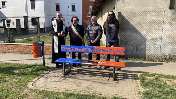 Cameri, altre due panchine riqualificate