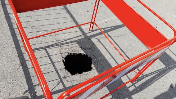 Cerano, dedimento del manto stradale: viabilità modificata