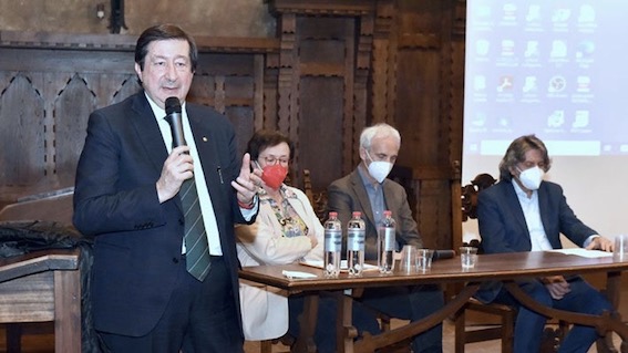 Novara, dal convegno sul disagio giovanile l'appello: "Creare una rete di specialisti"