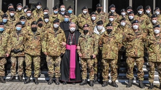 L’Ordinario Militare per l’Italia in visita alla caserma "Babini" di Bellinzago
