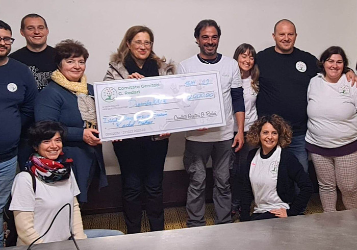 Trecate: un assegno da 2.000 euro per i progetti delle scuole