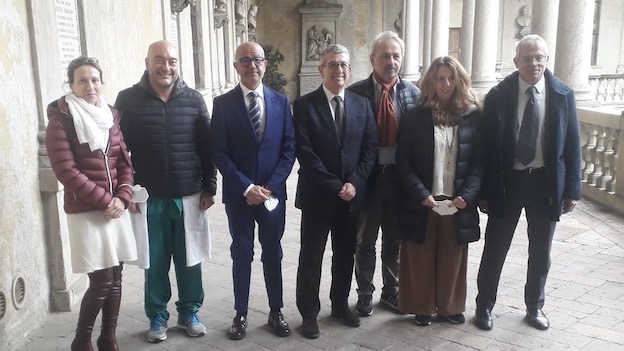  Aou di Novara, donazione al Laboratorio di Genetica da parte dell'Associazione Avanguardia Gastroenterologica