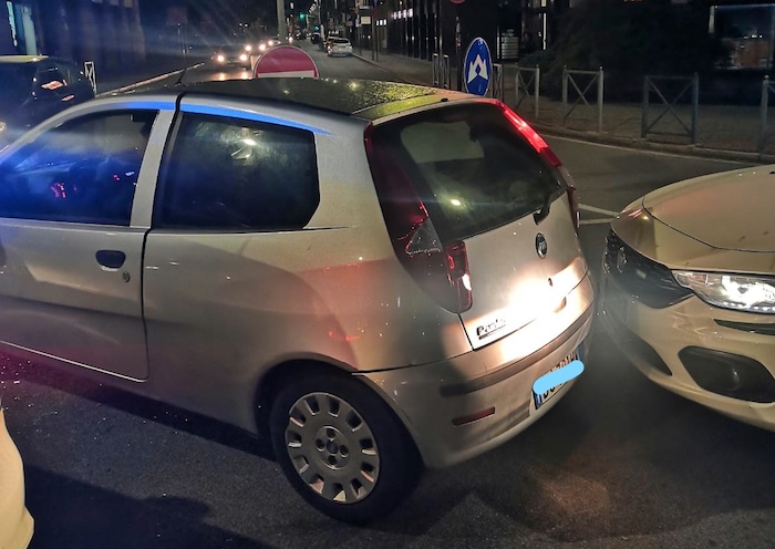 Ubriaco, senza patente nè assicurazione, alla guida di un'auto sequestrata: marocchino inseguito e denunciato dalla Polizia Locale