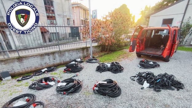 Trecate, rubano furgone e cavi elettrici: arrestati dalla polizia locale