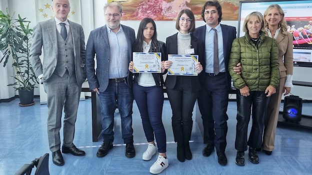 "Fondo Enrico Badà": assegnate borse di studio a due ex studentesse del Mossotti   