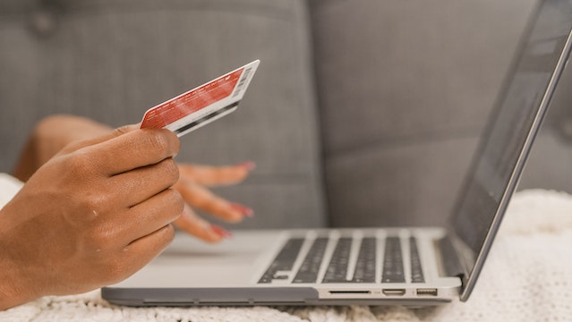 Novara, falsi annunci online: due indagati per truffa