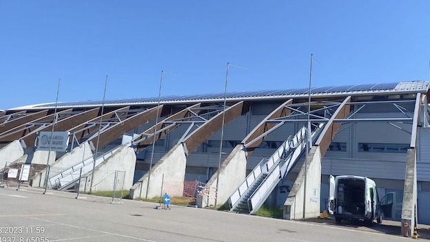 Novara, installati 182 pannelli fotovoltaici sul tetto della piscina del Terdoppio