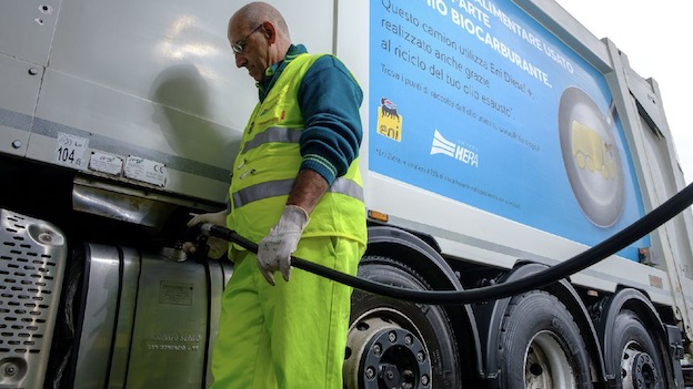 Dalla cucina al motore, oli alimentari esausti diventano biocarburante