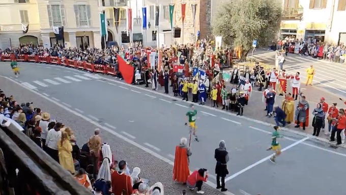 Oleggio, Corsa della Torta: vittoria per il Cantone Bedisco