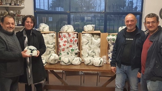 Rg Ticino, donati 100 palloni alla Pernatese vittima di vandalismi