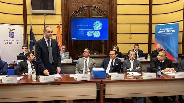 Il presidente Binatti alla presentazione della superstrada Novara-Vercelli