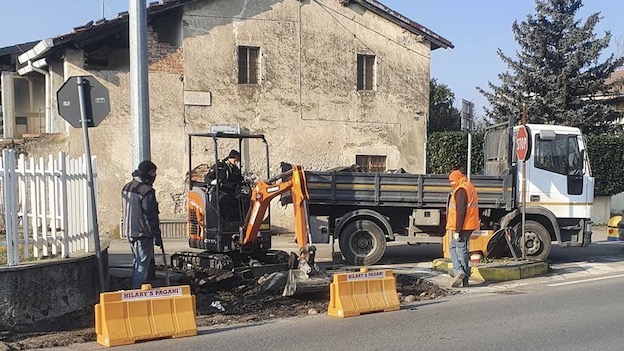 Momo, iniziati lavori all'incrocio fra via Pernati e via Magistrini