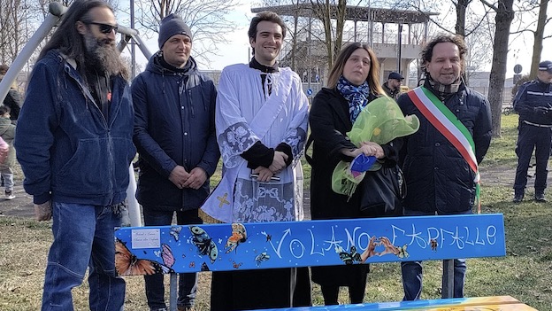 Cameri, inaugurata nuova panchina al parco degli impianti sportivi
