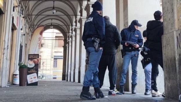 Novara, controlli della Polizia: sanzionato un market