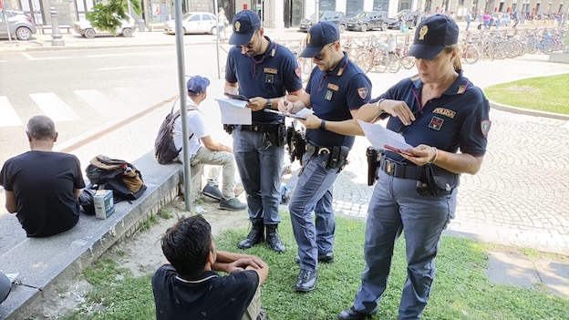 Nuovi controlli della polizia a Novara in centro e in zona stazione: un espulso