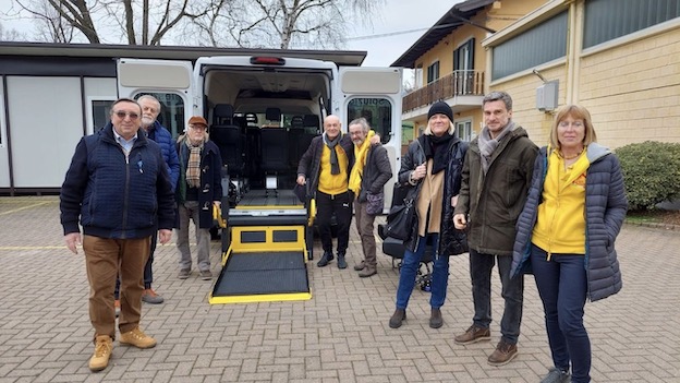 Casa Alessia dona mezzo di trasporto per disabili ad Auser Novara