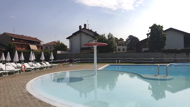 Galliate, aperta la piscina. Parte la stagione estiva