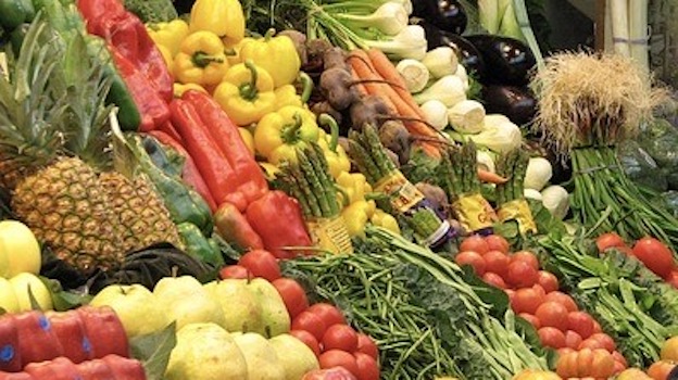 Coldiretti: il caldo spinge i consumi, ma i prezzi triplicano per frutta e verdura