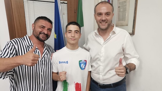 Trecate, Samuele Pedroni ricevuto dall'amministrazione prima dei Mondiali MMA