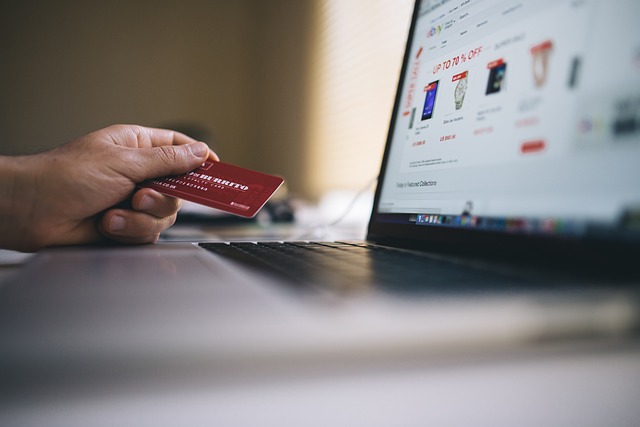 Saldi, Codacons: "Attenzione alle truffe online"