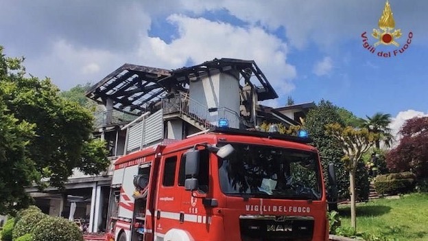 Cureggio, incendio in una casa