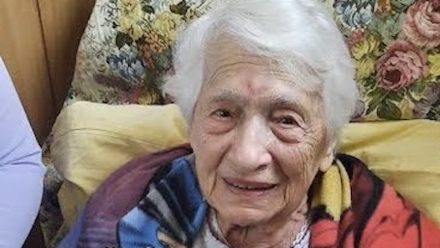 Trecate: omaggio dell'amministrazione a nonna Francesca, la decana della città