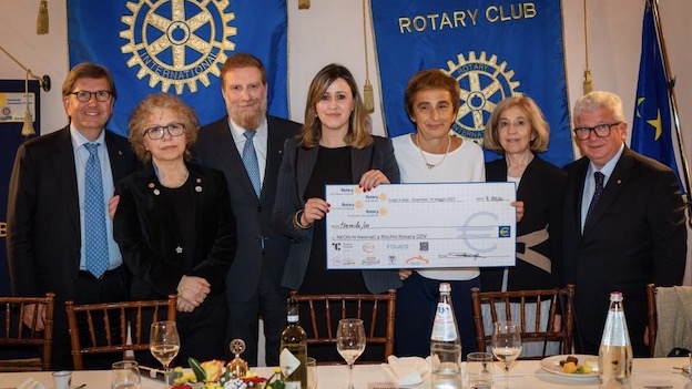 Dalla "Cena con delitto" del Rotary Club Novara Antonelli fondi per Neo-n ODV