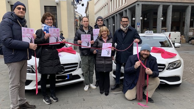 Novara, iniziativa "Taxi Rosa" dall'8 marzo all'8 aprile
