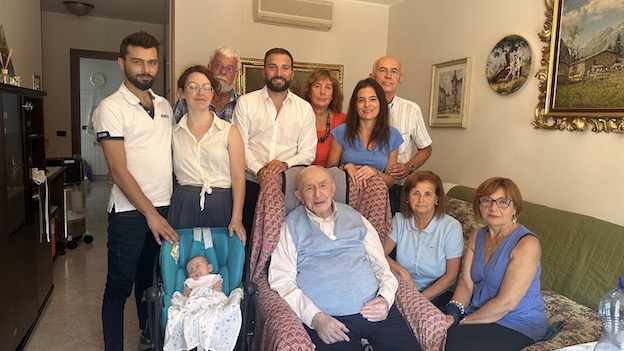 Novara, festa per i 101 anni del signor Egidio