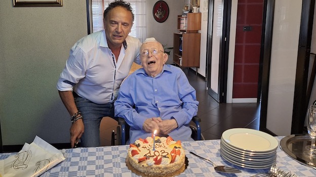 Galliate, gli auguri per i 103 anni del signor Pietro
