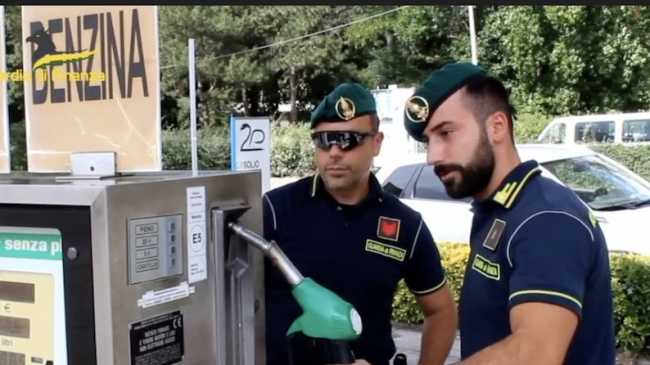GdF, il bilancio di un mese di controlli in Italia sui prezzi dei carburanti