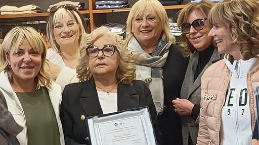 Novara, festeggiati i 50 anni di attività di un negozio di corso Risorgimento