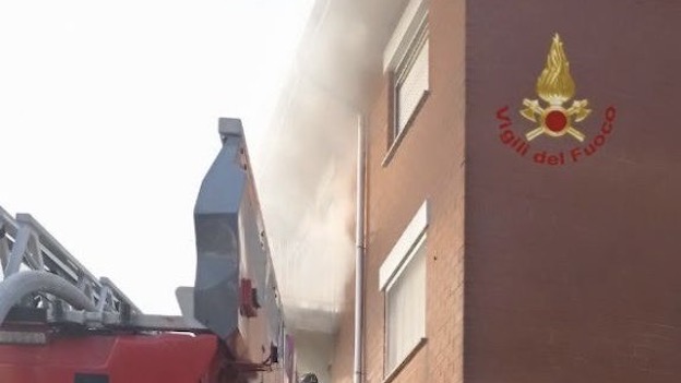 Borgolavezzaro, fiamme in un appartamento