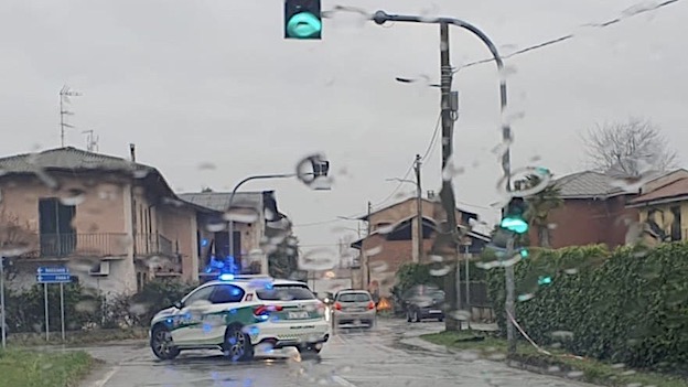 Autoarticolato fuori strada, chiusura temporanea della strada fra Agnellengo e Proh