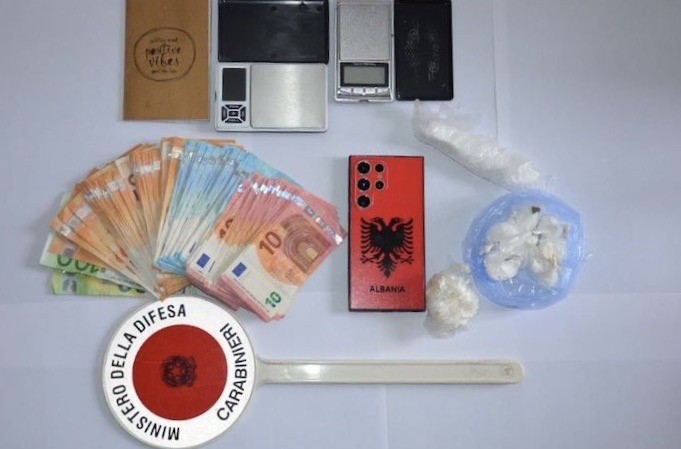 Novara, trovata con 67 grammi di cocaina suddivisi in dosi: arrestata una 48enne