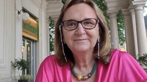 Novara, s'inaugura la panchina d'artista in memoria di Donatella Zelandi