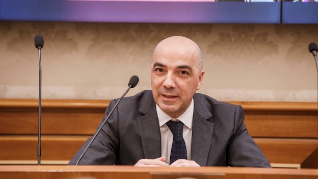 Posti auto per i dipendenti all'Aou: intervento del senatore Nastri