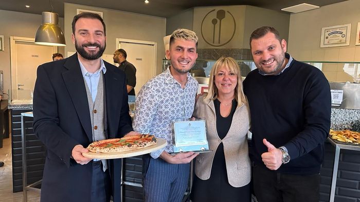 Il pizzaiolo Domenico Cuscuna premiato dal Comune di Novara