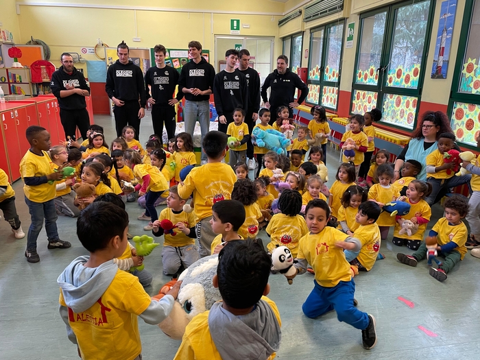 Oleggio Magic Basket: giunti a destinazione i peluche del Teddy Bear Toss