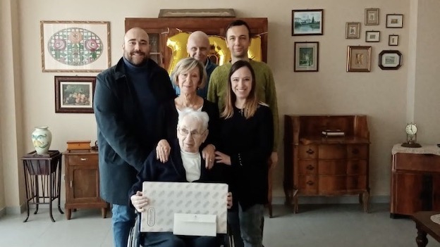 Festa a Novara per i 101 anni del signor Pierino